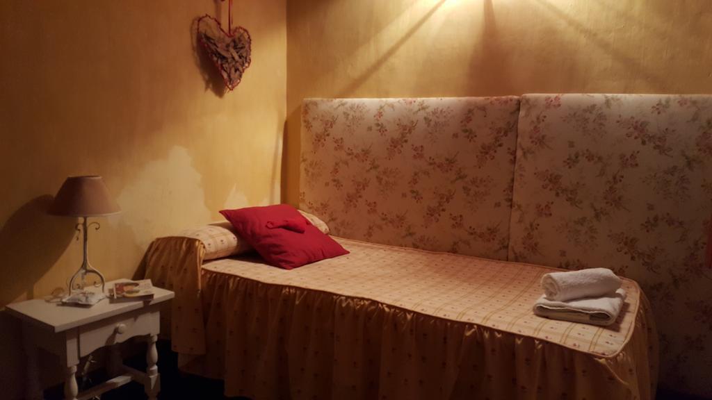 Carmen De Arnas Hotel Colungo Buitenkant foto